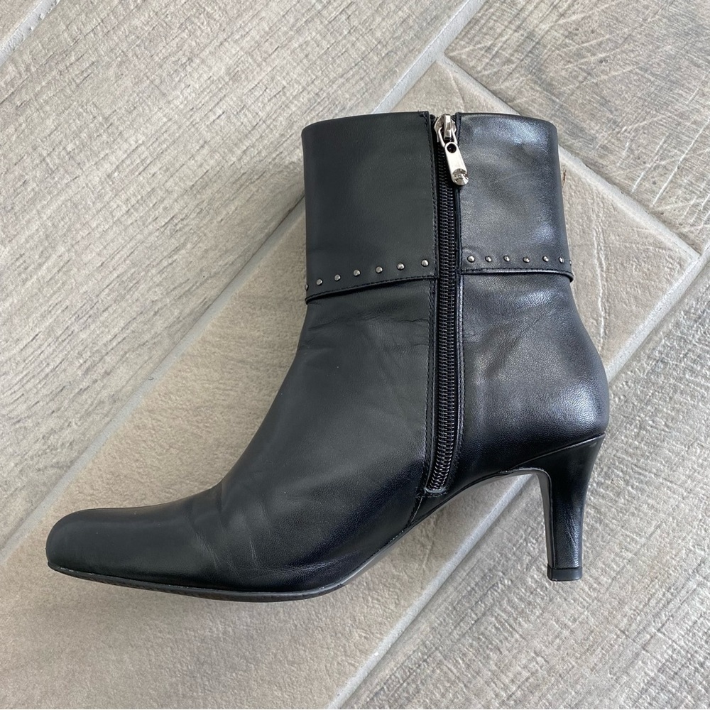 Tahari Primer Black Leather Ankle Boot Heeled Studded Size 7.5 - Picture 4 of 12